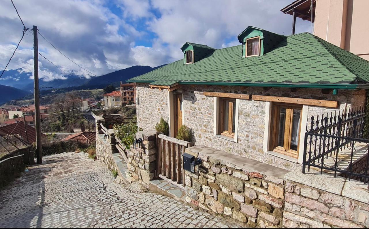 Villa The House In The Cobbled Road à Karpenísion Extérieur photo